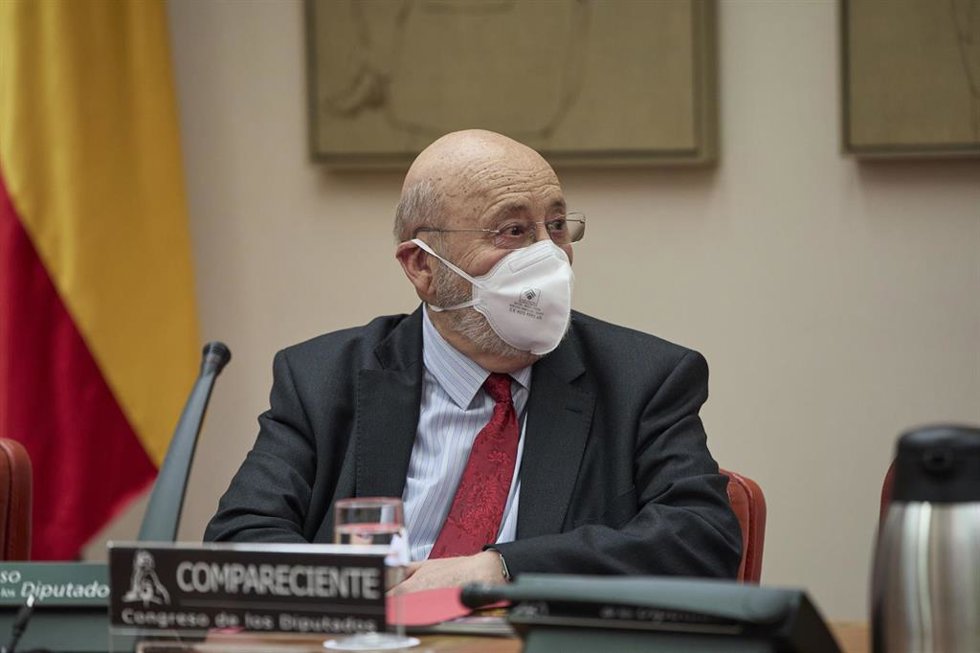 Archivo - El presidente del Centro de Investigaciones Sociológicas, José Félix Tezanos, comparece en una Comisión Constitucional en el Congreso de los Diputados.