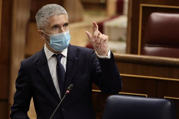 Archivo - El ministro del Interior, Fernando Grande-Marlaska, interviene en una sesión de control al Gobierno en el Congreso