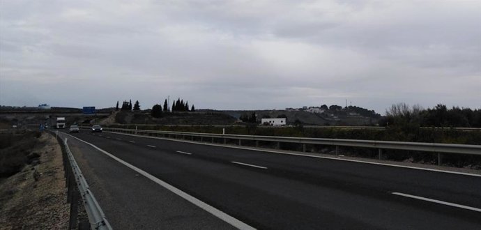 Archivo - Autovía del Olivar (A-316) a su paso por Torredonjimeno.