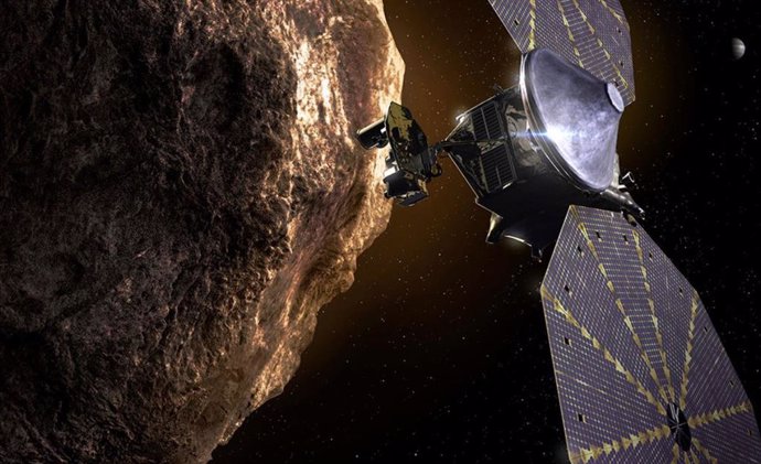 Ilustración de la nave Lucy junto a un asteroide troyano