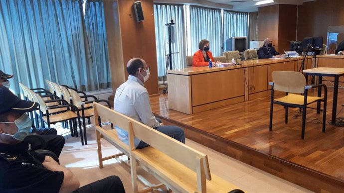 Juicio a un empleado de un hospital acusado de intento de asesinato de una anciana