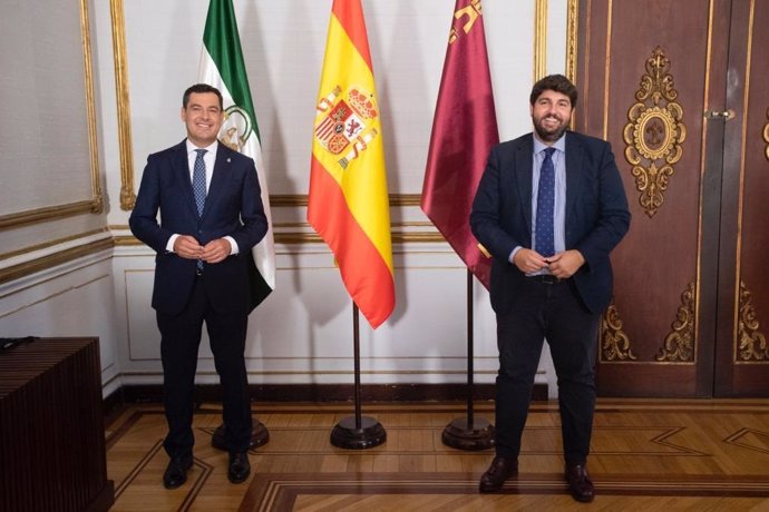 López Miras en Sevilla tras reunirse con su homólogo andaluz, Juan Manuel Moreno