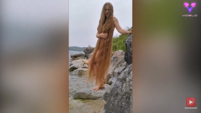 La "Rapunzel" rusa Anzhelika Baranova, de 28 años, no se ha cortado el pelo en más de 20 años