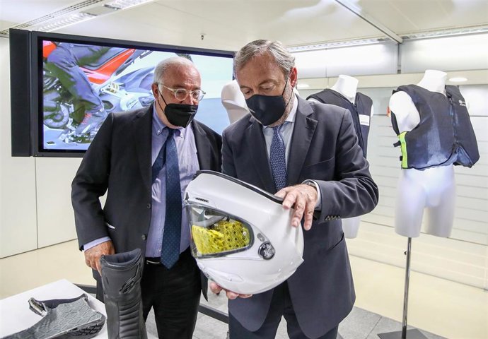 El director de Tráfico, Pere Navarro, y el presidente del RACC, Joan Mateu, en la presentación del proyecto Pioneers, el 29 de septiembre de 2021.