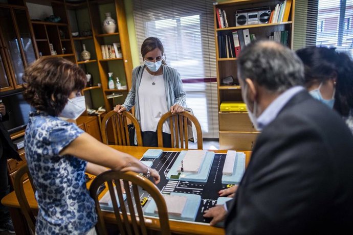 La portavoz de Más Madrid en la Asamblea, Mónica García, visita las instalaciones de la ONCE