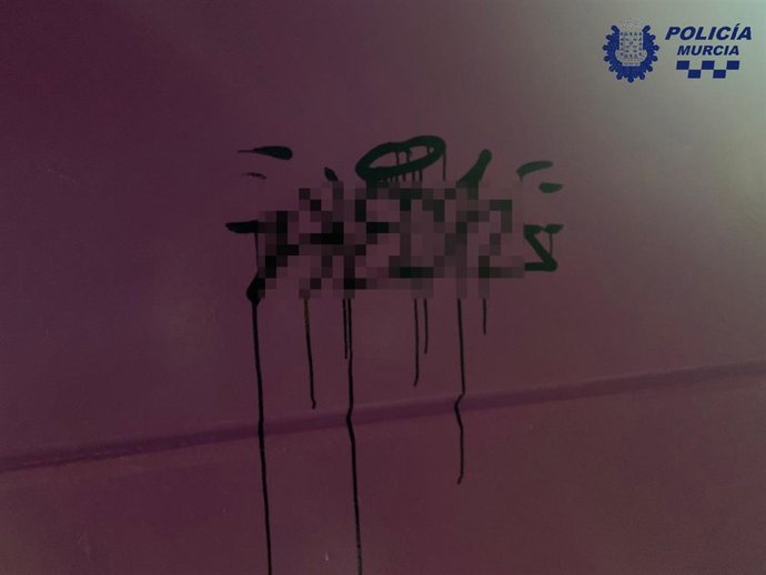 La Policía Local identifica a un grafitero por realizar distintas pintadas en bienes muebles e inmuebles del municipio