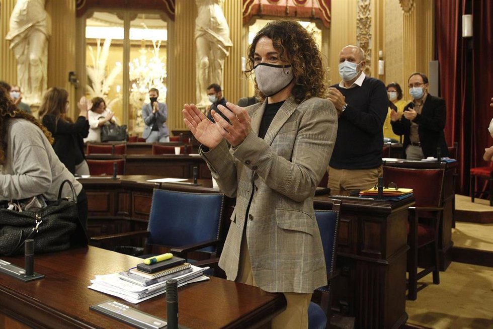 Archivo - La consellera de Hacienda en el Govern balear, Rosario Sánchez, en el Parlament.