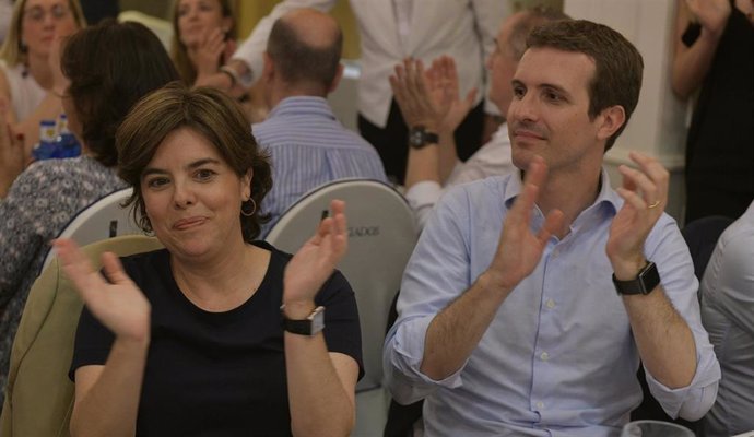 Archivo - Soraya Sáenz de Santamaría y Pablo Casado