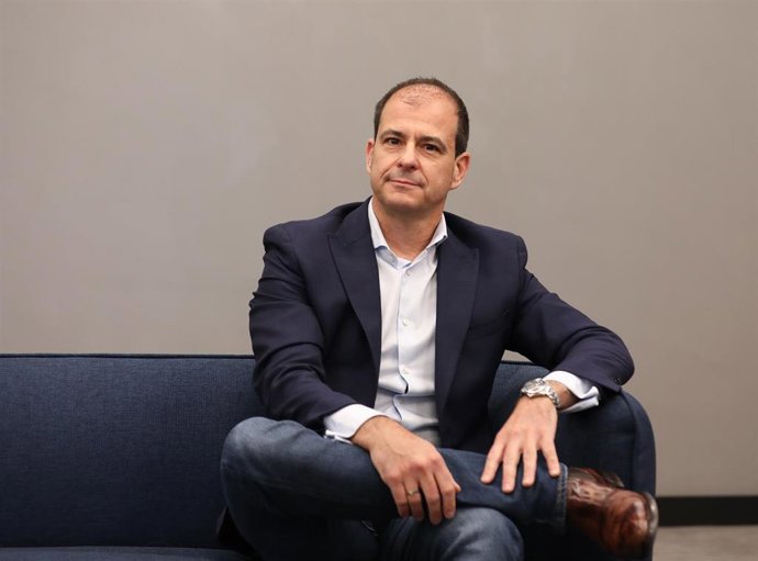 Archivo - El director general de Amazon Web Services, Miguel Álava, durante una entrevista para Europa Press, a 12 de mayo de 2021, en Madrid (España).