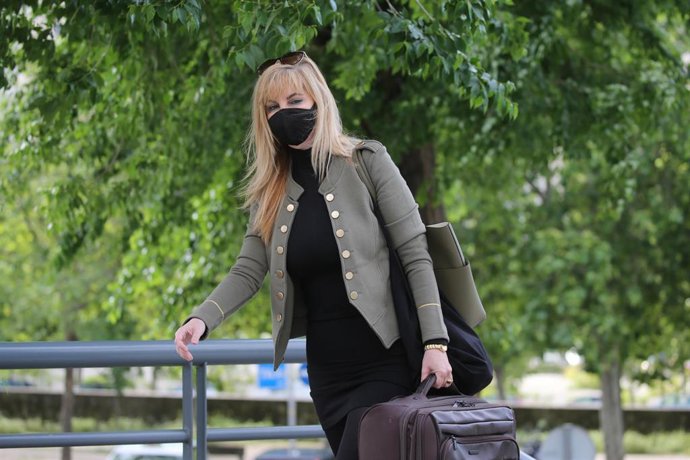 Archivo - La abogada Ana Isabel Peña a su llegada para defender a su cliente César Román Viruete en la Audiencia Provincial de Madrid.