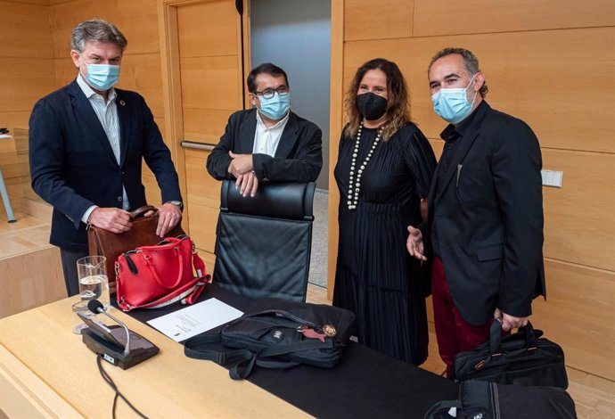 Procuradores del Grupo Parlamentario Socialista en la comisión de Fomento y Medio Ambiente.