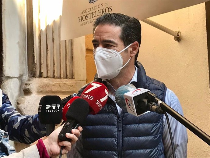 Archivo - El presidente de la Asociación de Hostelería de Sevilla, Antonio Luque