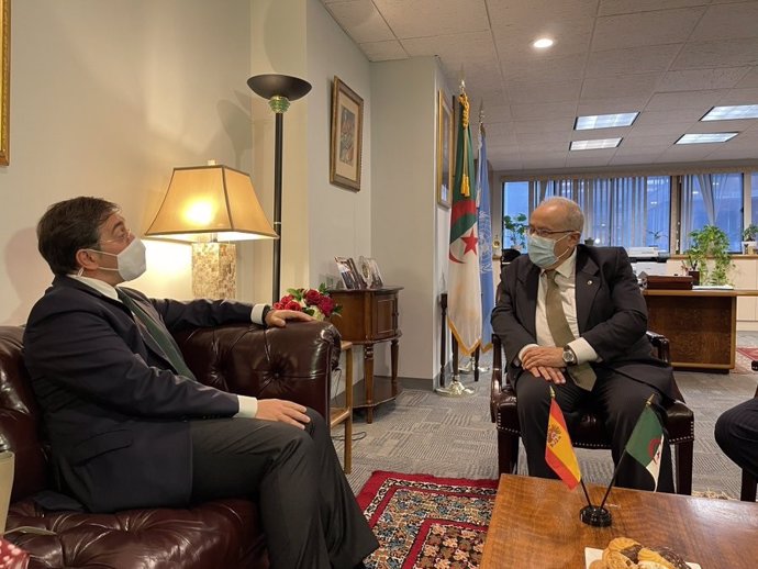 El ministro de Exteriores, José Manuel Albares, se reúne con su homólogo de Argelia, Ramtane Lamamra, en Nueva York durante la Asamblea General de la ONU