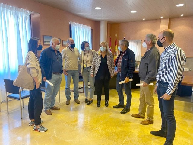 Reunión de Yolanda de Gregorio con los alcaldes de la comarca de Pinares en Soria.