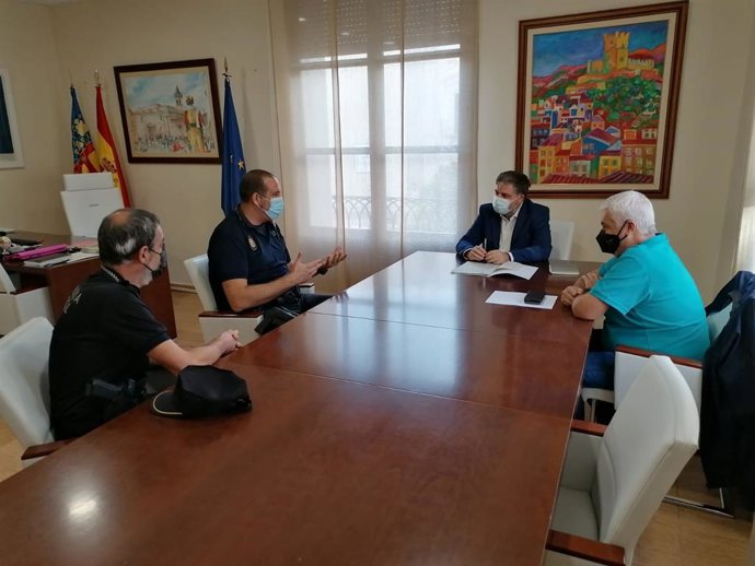 Un policía local de Villena (Alicante) destapa una red de ITV ilegal en Reino Unido con revisiones técnicas falsas