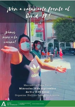 Cartel para promover la vacunación contra el covid-19 en la Plaza Pavía de Almería.
