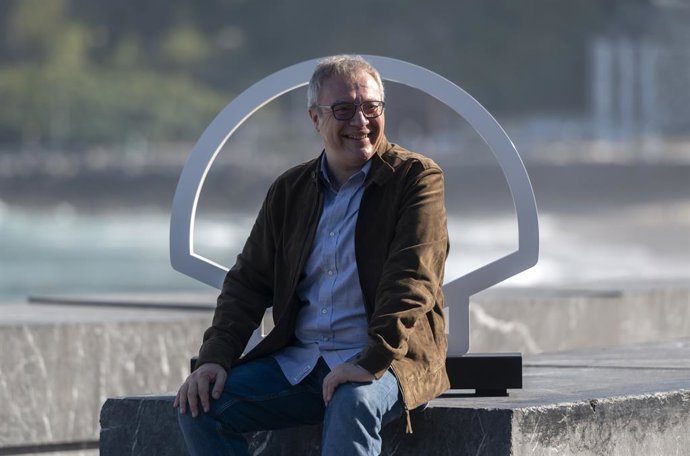 El director de cine Daniel Monzón, en el photocall de la película Las leyes de la frontera, en el Festival Internacional de Cine de San Sebastián (archivo)