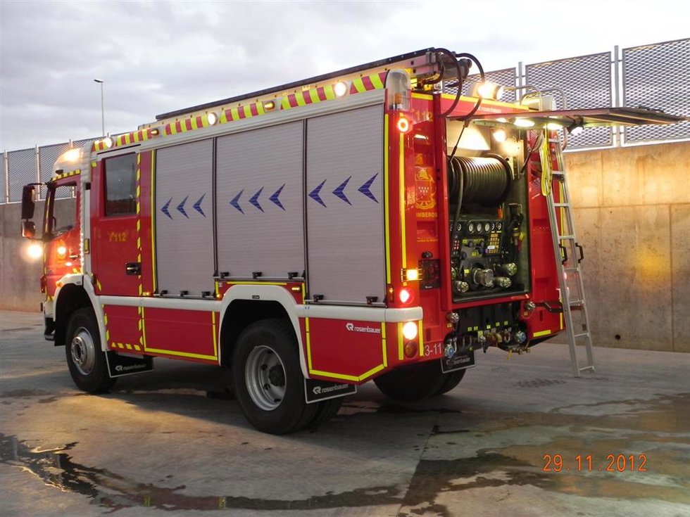 Archivo - Camión de bomberos