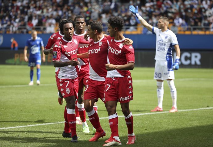 Archivo - Sofiane Diop of Monaco (right) celebrates his first goal with Gelson Martins, Jean Lucas, Wissam Ben Yedder during the French championship Ligue 1 football match between ESTAC Troyes and AS Monaco (ASM) on August 29, 2021 at Stade de L'Aube in