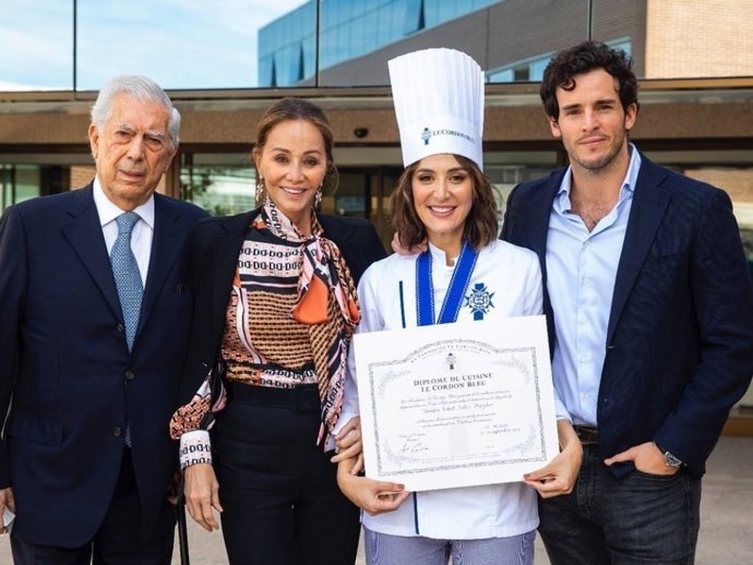 MARIO VARGAS LLOSA, ISABEL PREYSLER, TAMARA FALCÓ E ÍÑIGO ONIEVA