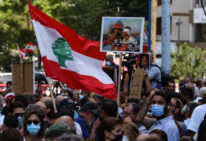 Manifestación en Beirut frente al Ministerio de Justicia de Líbano por la suspensión de la investigación de las explosiones en el puerto de la capital. 