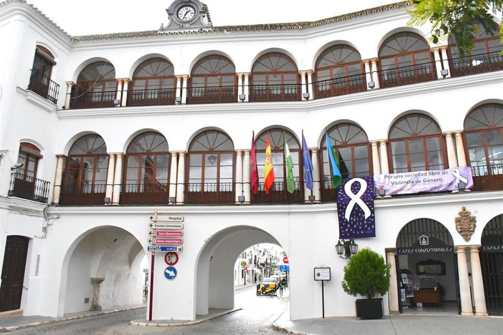 Archivo - Fachada del Ayuntamiento de Osuna