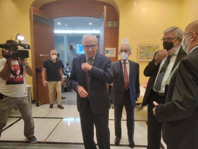 El expvicepresidente del Gobierno Alfonso Guerra, antes de participar en el ciclo de ocnferencias 'Repensando España' de la Universidad CEU-CH