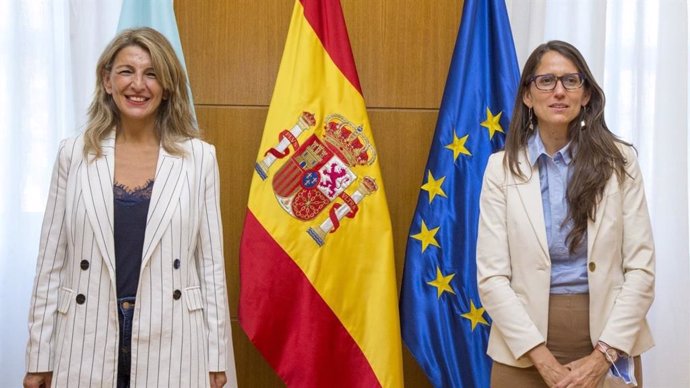 La vicepresidenta segunda y ministra de Trabajo, Yolanda Díaz, se reúne con la ministra de Mujeres, Géneros y Diversidad de Argentina, Elizabeth Gómez Alcorta.