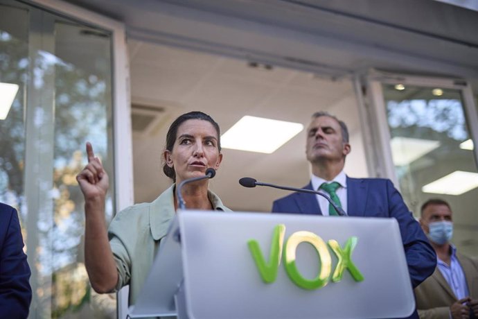 La presidenta de Vox Madrid, Rocío Monasterio y el secretario general de Vox, Javier Ortega Smith, intervienen en la inauguración de la nueva sede del partido.