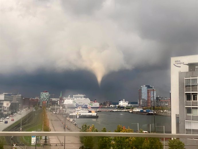 Paso de un tornado por la ciudad de Kiel, en el norte de Alemania