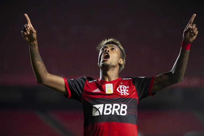 Archivo - El delantero del Flamengo Bruno Henrique celebrando un gol