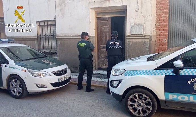 Detenidas tres personas cuando estaban robando en una vivienda de Villacañas