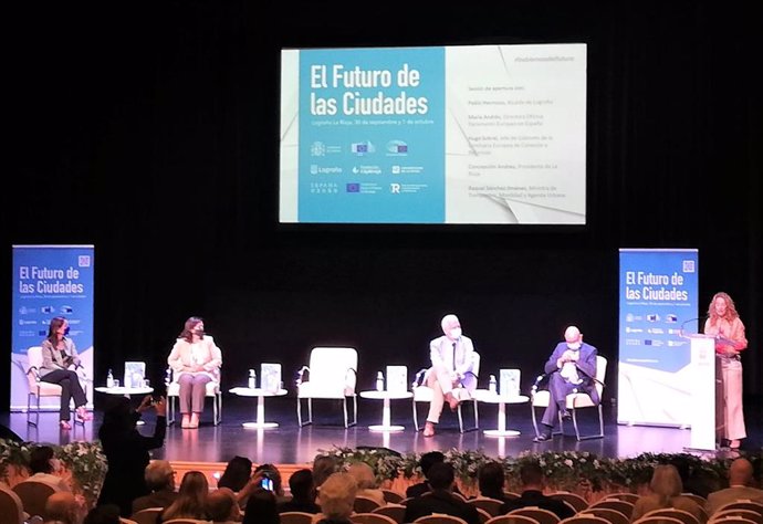 La ministra de Transportes, Raquel Sánchez, inaugura en Logroño el Diálogo 'El futuro de las ciudades'
