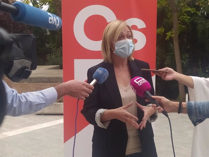 La presidenta del Grupo Parlamentario de Ciudadanos en las Cortes de Castilla-La Mancha, Carmen Picazo, en declaraciones a los medios