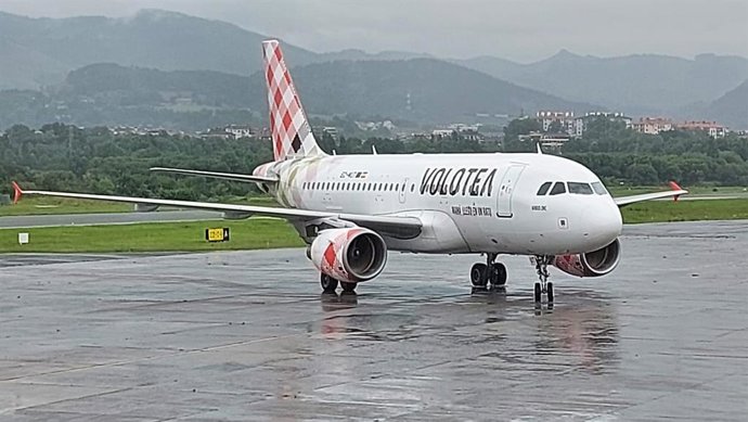 Archivo - Avión de Volotea