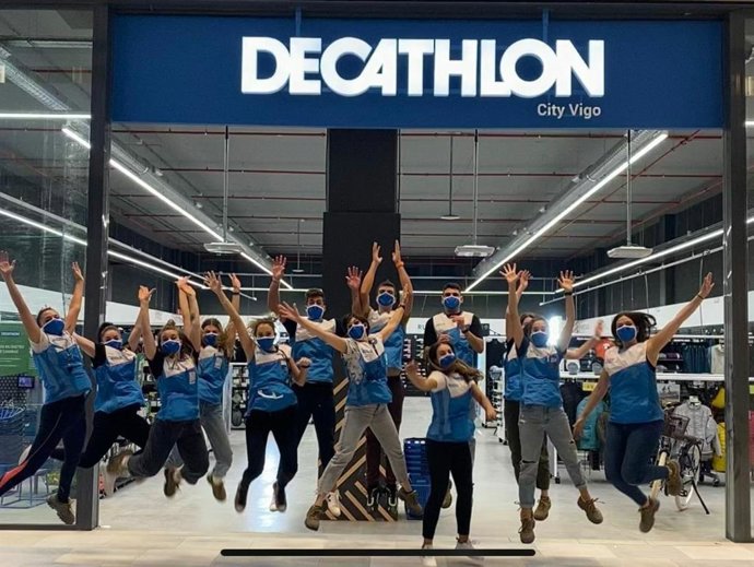 Decathlon abre las puertas de su tienda City de Vigo en el centro comercial Vialia.