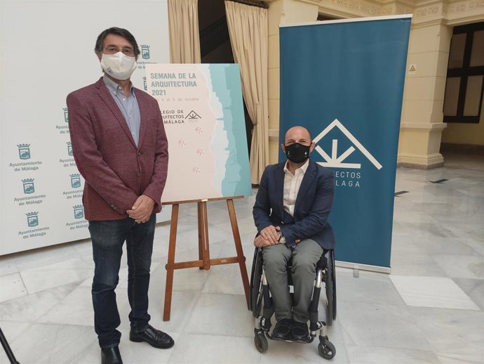El decano del Colegio de Arquitectos de Málaga, Francisco Sarabia, y el concejal de Ordenación del Territorio, Raúl López