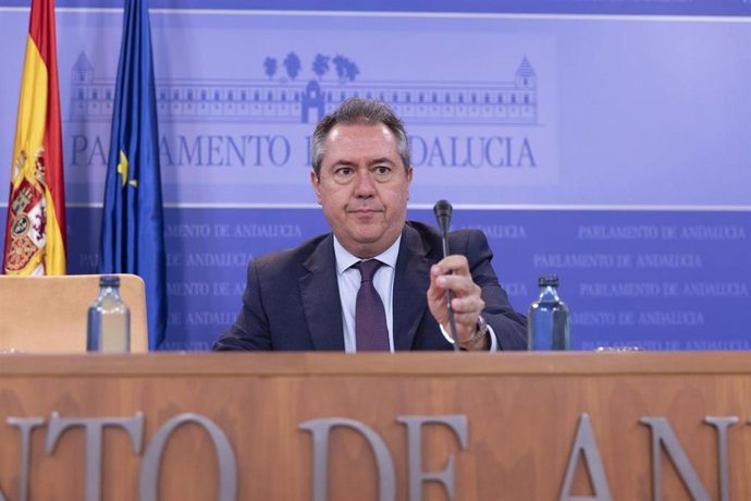 Rueda de prensa del secretario general del PSOE de Andalucía, Juan Espadas a 30 de septiembre del 2021 en el Parlamento de Andalucía. Sevilla, Andalucía.