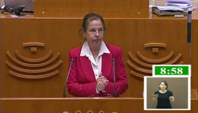 La vicepresidenta primera y consejera de Hacienda y Administración Pública de la Junta de Extremadura, Pilar Blanco-Morales, en el pleno de la Asamblea para referirse a la situación del Ayuntamiento de Alburquerque