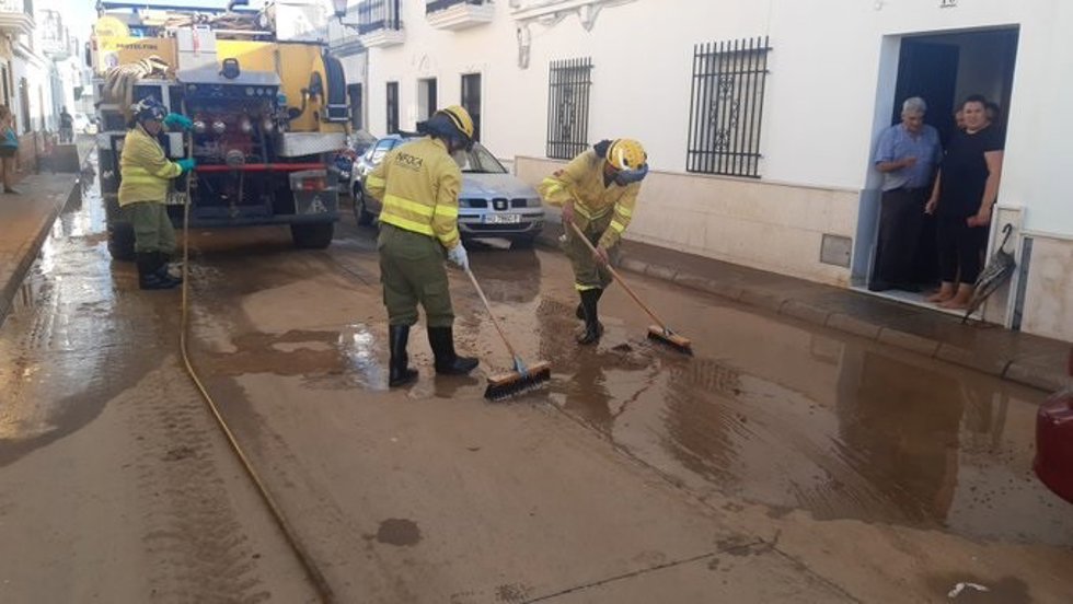 Tareas de limpieza del Infoca tras el temporal.