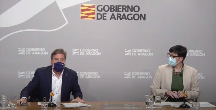 El consejero de Vertebración del Territorio, Movilidad y Vivienda, José Luis Soro, y la directora general de Vivienda y Rehabilitación, Verónica Villagrasa.
