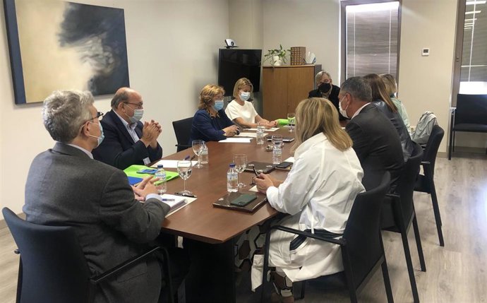 La consejera María Victoria Broto recibe a la vicelendakari Idoia Mendía para hablar de políticas de inclusión