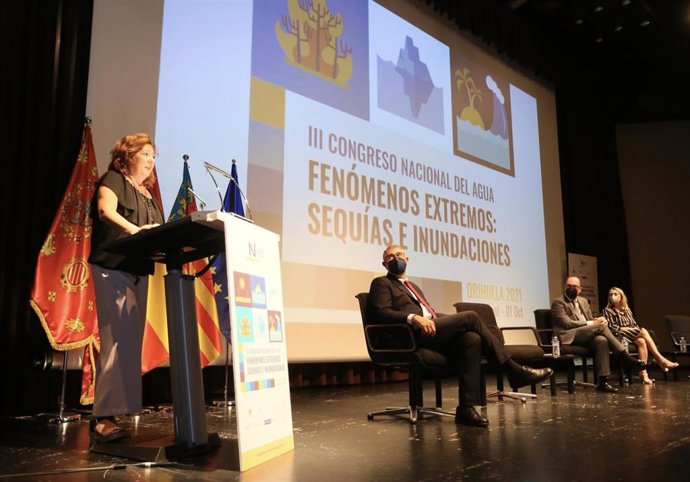 La diputada María Gómez, durante su intervención en III Congreso Nacional del Agua que se celebra en Orihuela