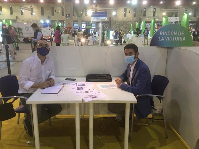 El concejal de Urbanismo de Rincón de la Victoria en una mesa de trabajo en Greencities