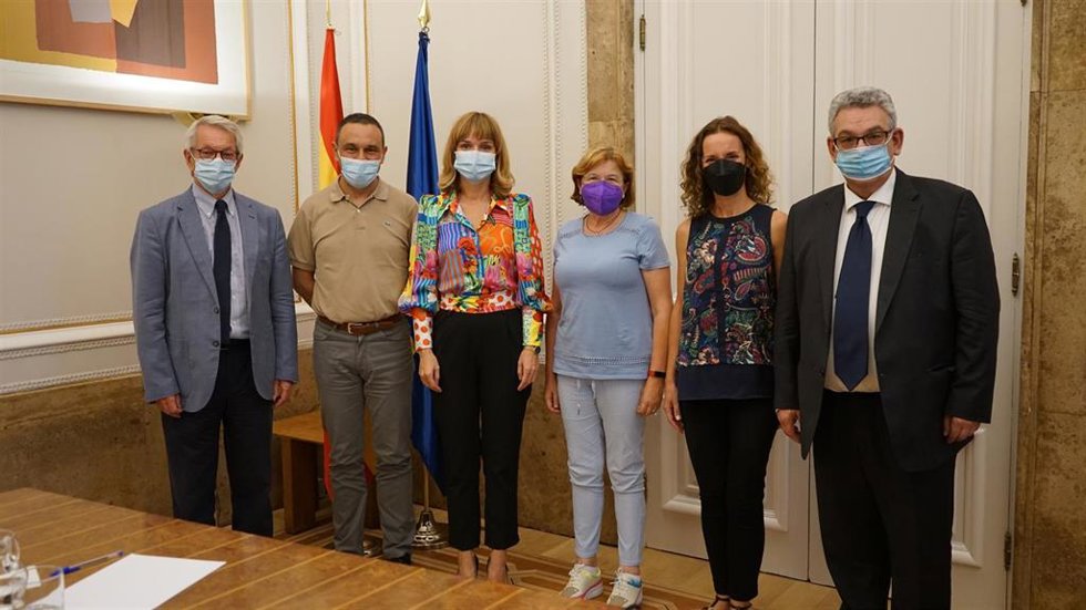 Reunión de la ministra de Educación y FP, Pilar Alegría, y otros cargos del Ministerio, con UGT
