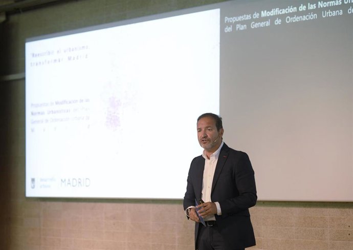 Archivo - El delegado de Desarrollo Urbano, Mariano Fuentes.