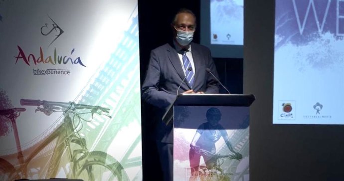 El delegado territorial de Turismo en Almería, Vicente García Egea, en el 'Andalucía Bikexperience'