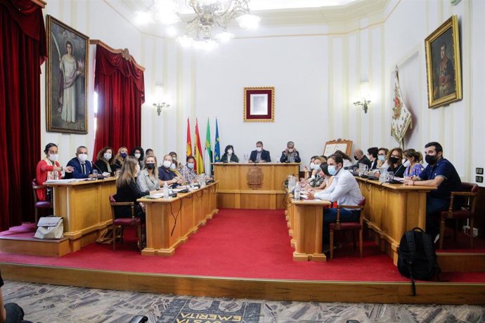 Pleno en el Ayuntamiento de Mérida
