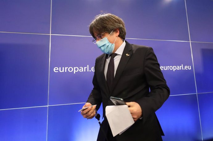 Archivo - El expresidente de la Generalitat Carles Puigdemont tras una rueda de prensa el día en el que el Parlamento Europeo a favor de suspender la inmunidad de los tres, en Bruselas (Bélgica), a 9 de marzo de 2021. El pleno del Parlamento europeo ha 