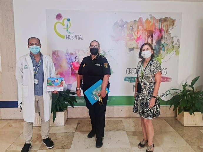Profesionales del Virgen del Rocío participan en un programa de la Policía